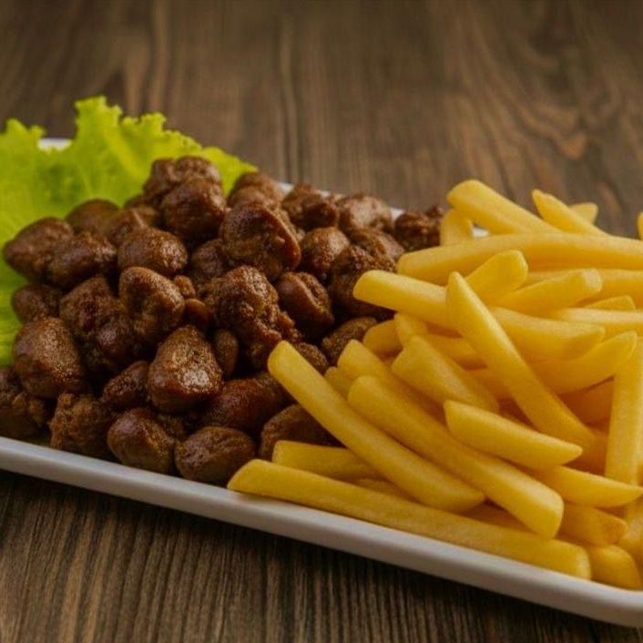 Batata frita, oregano, alho torado, cheddar e requeijao