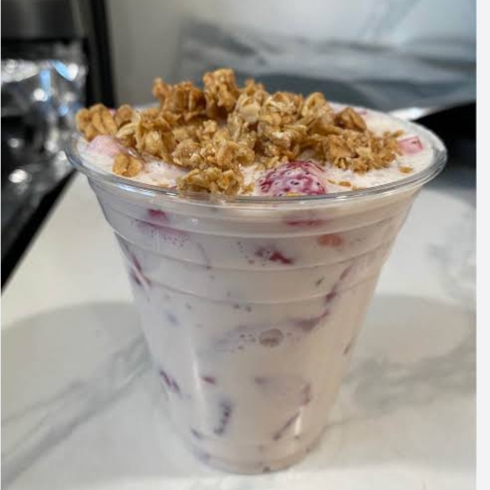 Fresas con Crema y Granola 12oz