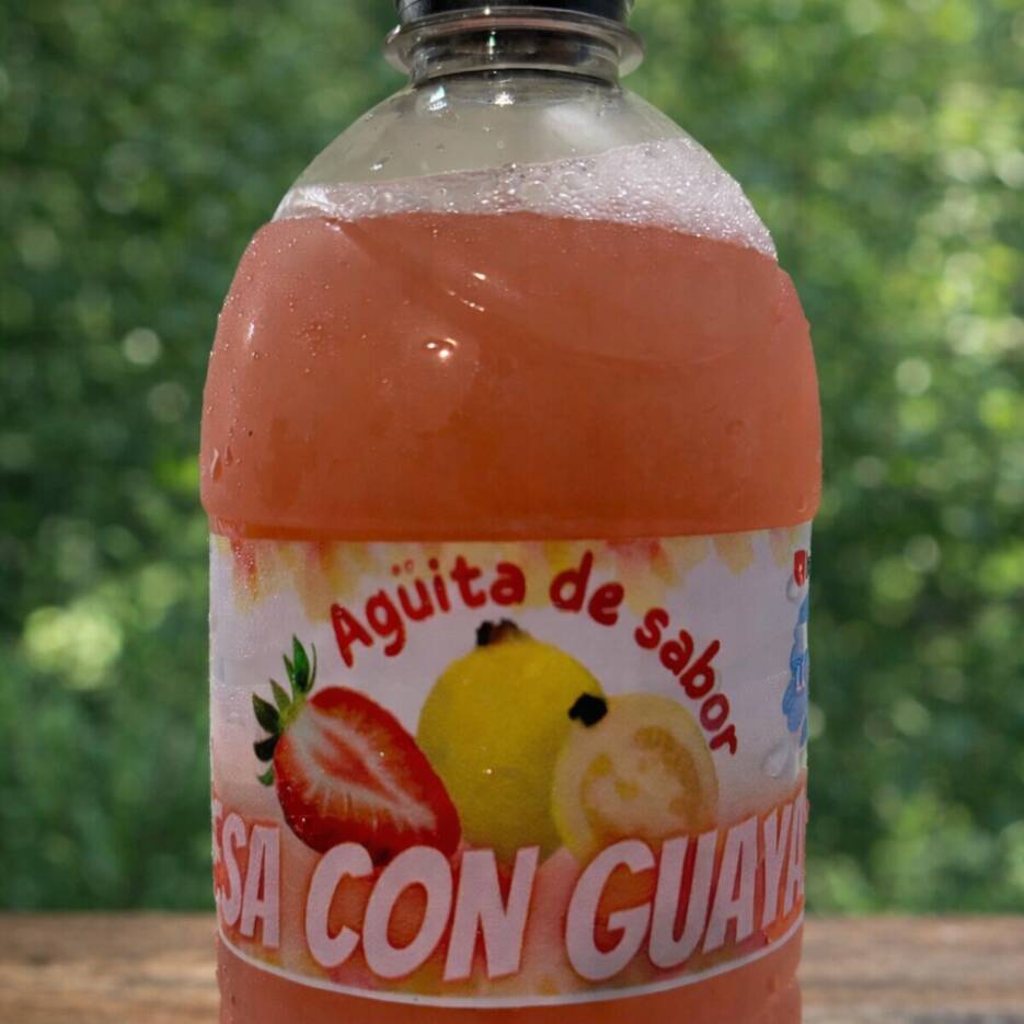 Agua de Fresa con Guayaba