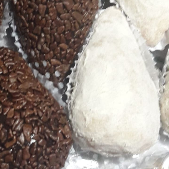 Deliciosa sobremesa de morango, com nosso delicioso brigadeiro de Ninho, deixando essa sobremesa mais saborosa e irresistível . Serve 1 pessoa.