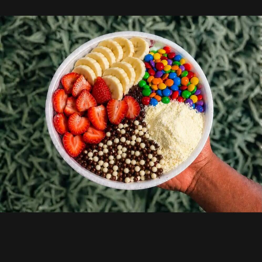 Monte seu Açai + 3 adicionais por cima a sua escolha .vai no isopor .