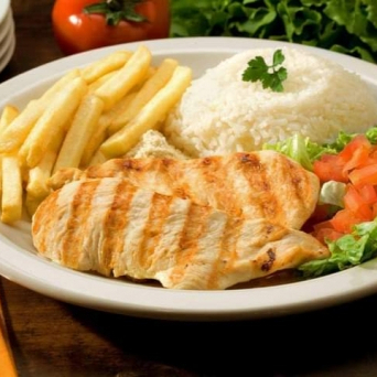 Arroz, feijão, macarrão e farofa