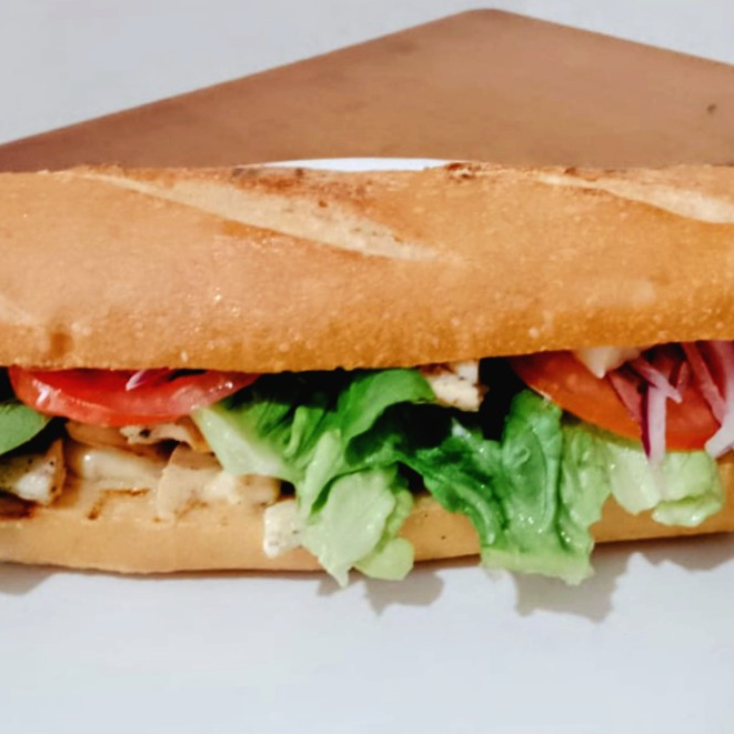 Bagete masa madre con Pollo a la Parrilla.