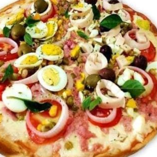 muçarela, molho de tomate, palmito, bacon, catupiry e ovos cozidos