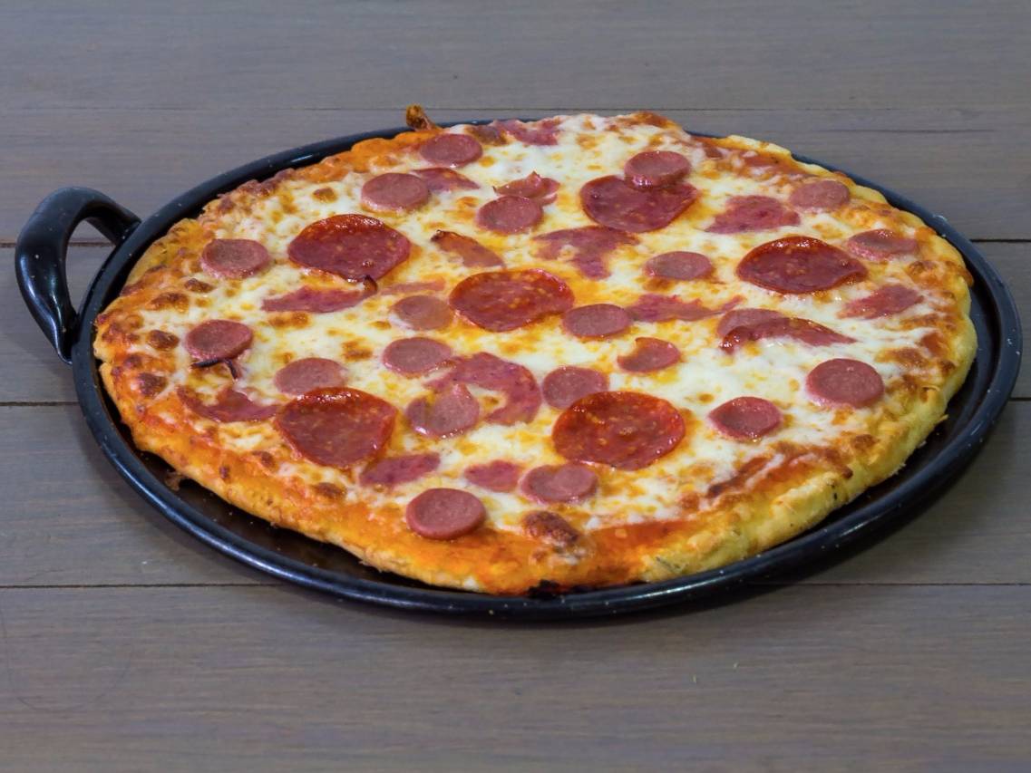 Pizza de Carnes Frías
