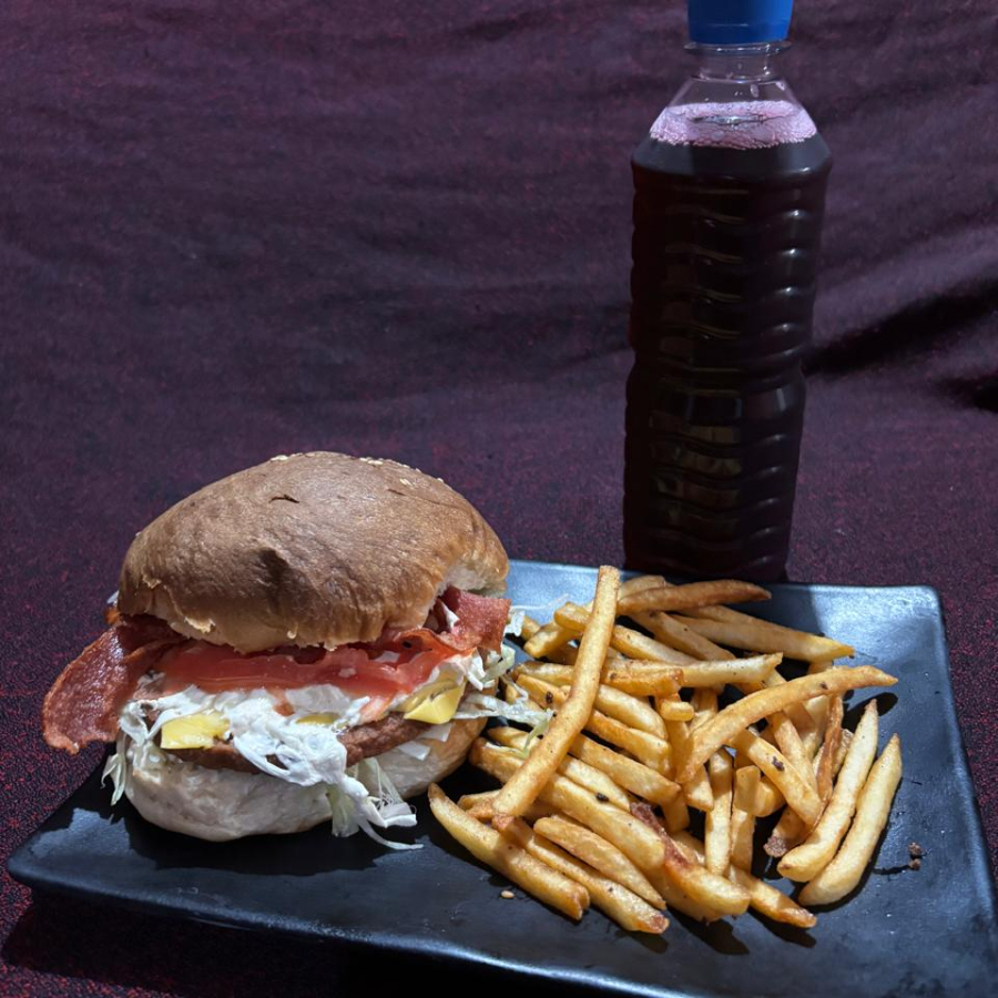 COMBO PP BURGUER, CON AGUA HORCHATA O JAMAICA