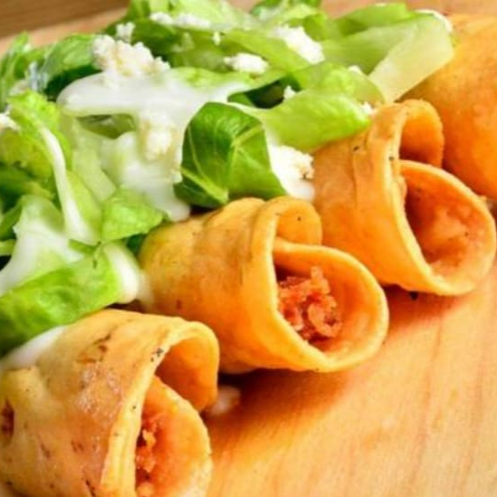 Tacos Dorados de Pollo