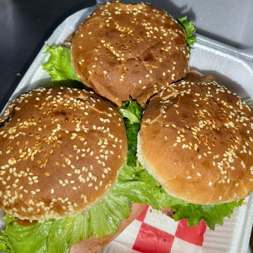 Hamburguesa Sencilla Papas y Refresco