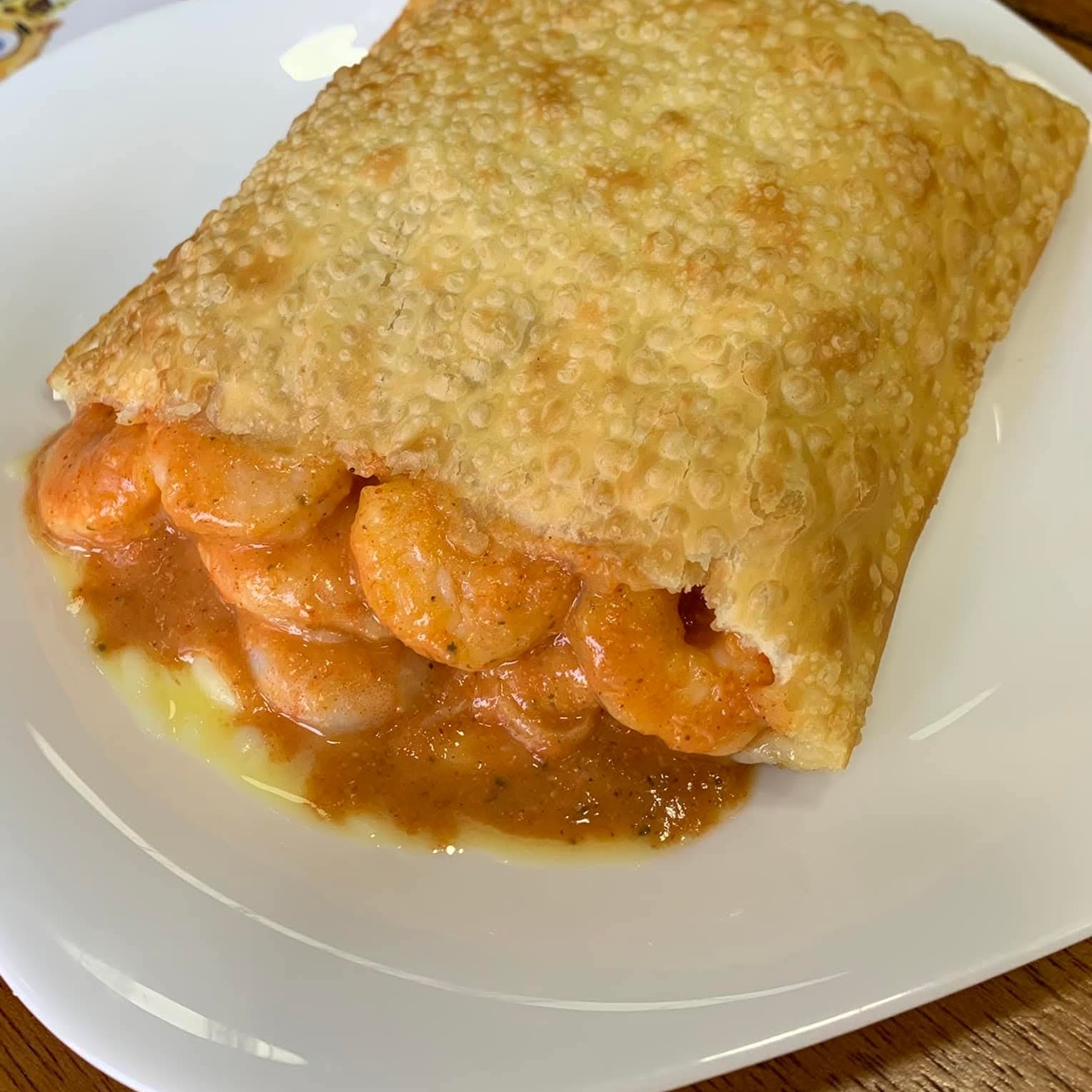 2x pastéis de camarão com requeijão *1 pastel de chocolate. Obs: os sabores não podem ser alterados