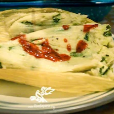 Tamal Grande de Chipile salsa verde con queso