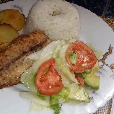 Pescado Frito + Entrada del dia + Bebida