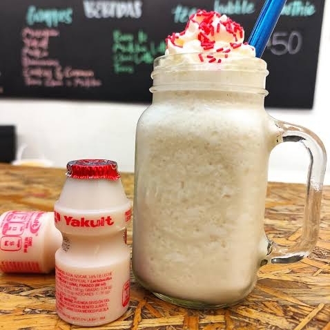 Frappe de Yakult con Mango