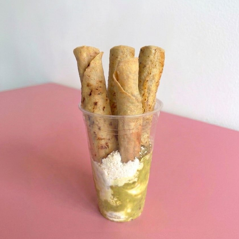 1 vaso con 4 flautas al gusto
