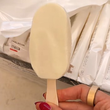 Paletas de yogurt estilo griego