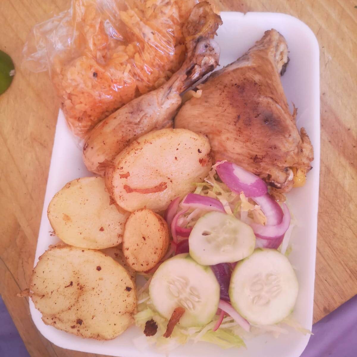 POLLO DORADO CON PAPAS