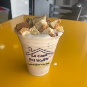 FRESAS CON CREMA Y TOPPING