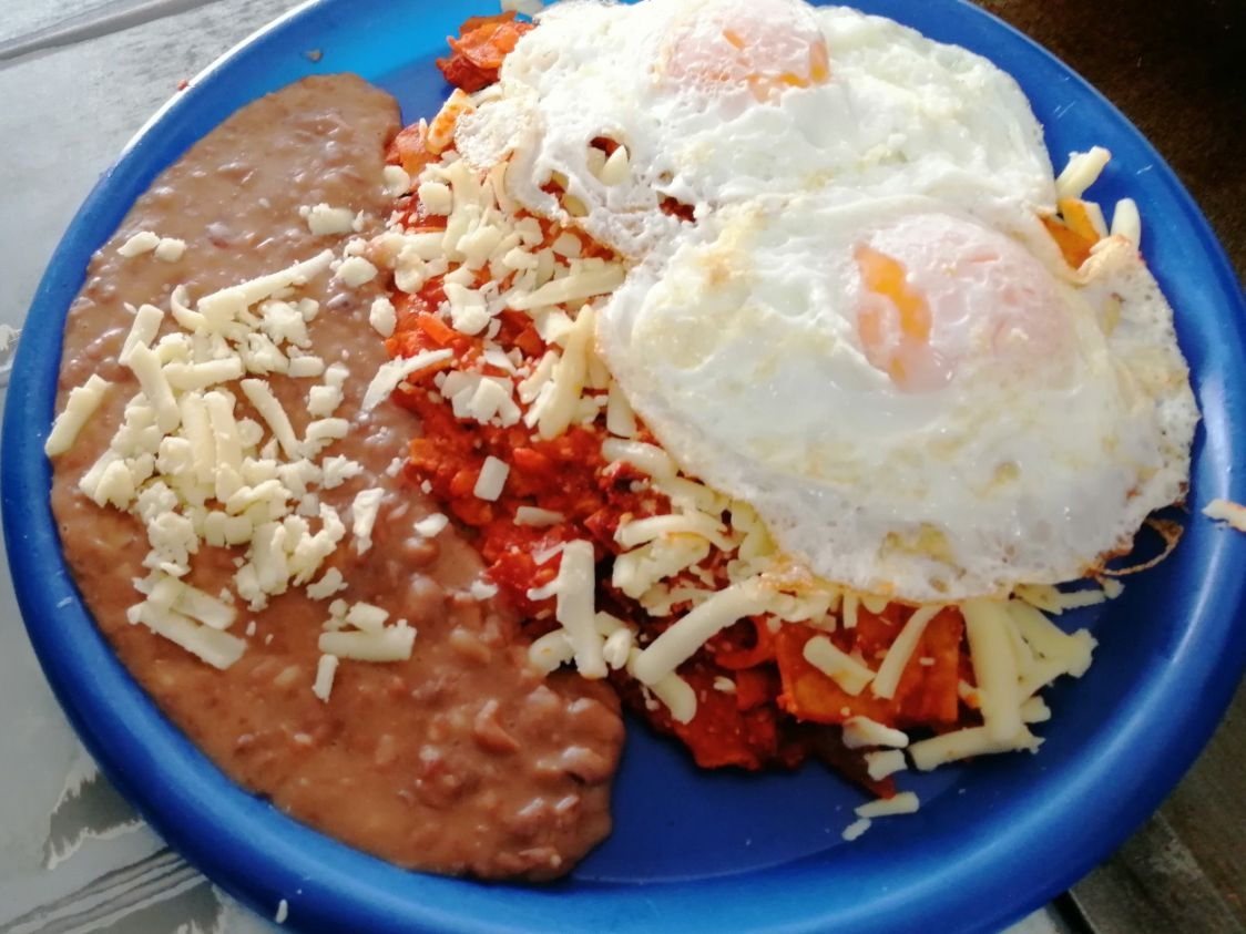 Chilaquiles Rojos Montados
