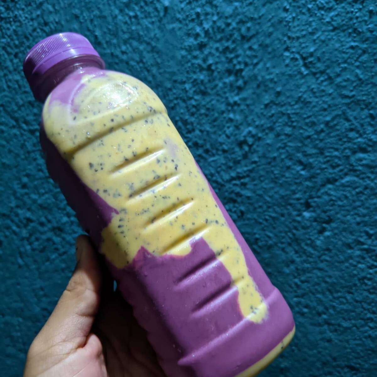 Açaí na Garrafa Cremoso com Creme de Maracujá – 300ml
Uma combinação irresistível para refrescar o seu dia! A cremosidade do açaí se une ao sabor marcante e levemente azedinho do creme de maracujá, criando uma mistura deliciosa, refrescante e cheia de sabor. 😋💜