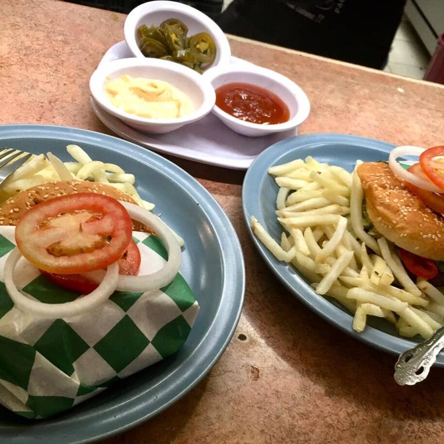 HAMBURGUESA DE POLLO CON PAPAS