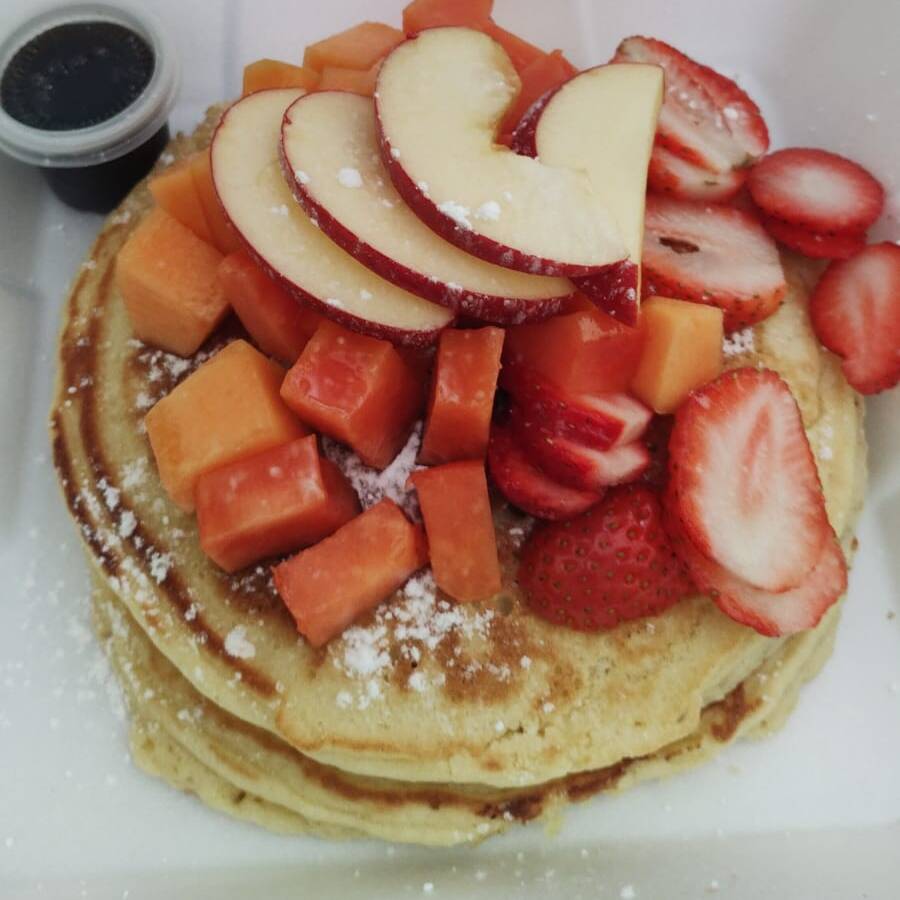 Hot cakes con fruta
