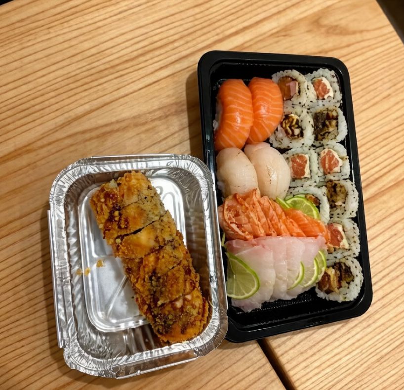 9 sushi variados, 5 sashimi de tilápia, 5 salmão selado, 5 sashimi de salmão, 5 gunkan especial, 6 hot