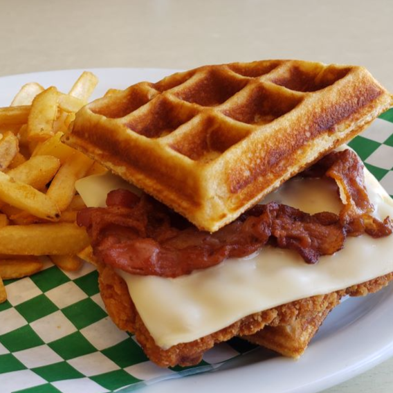 Wafle Sándwich Pechuga Empanizada