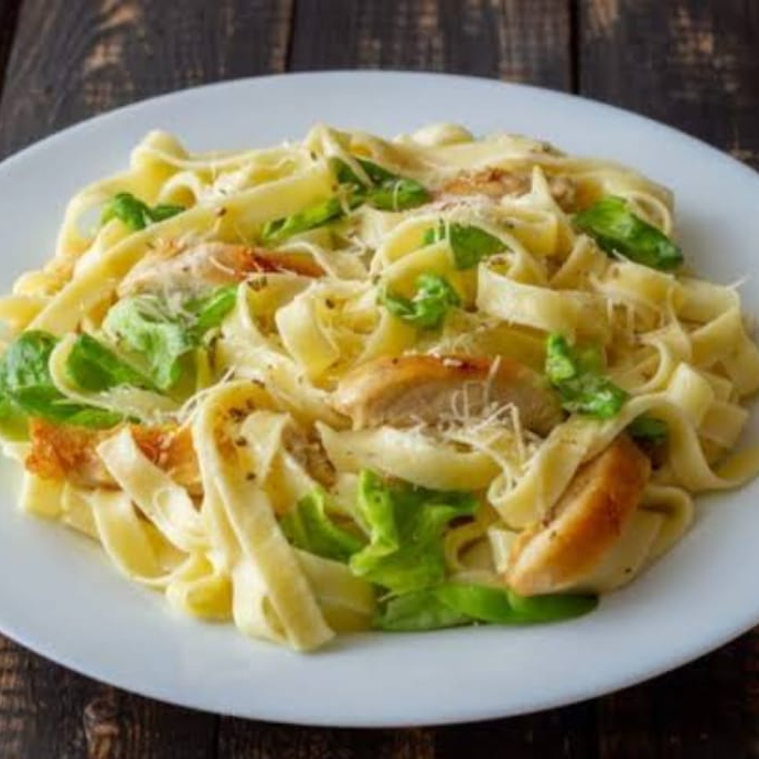 Fettuccine Alfredo Pollo