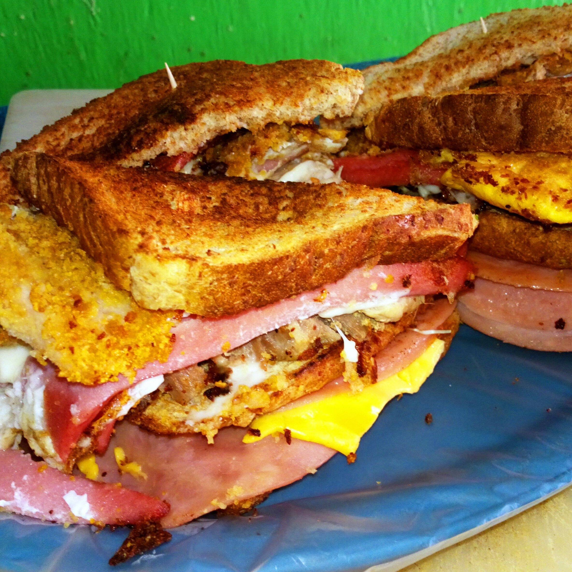 Sándwich Especial de tres panes