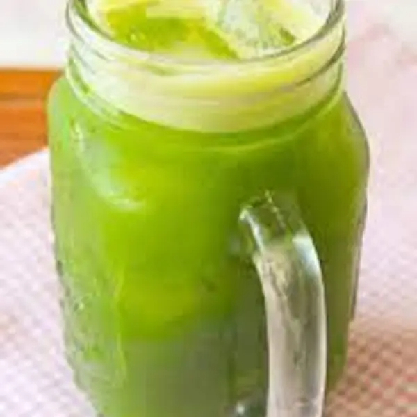 abacaxi, couve, gengibre e hortelã batido com laranja