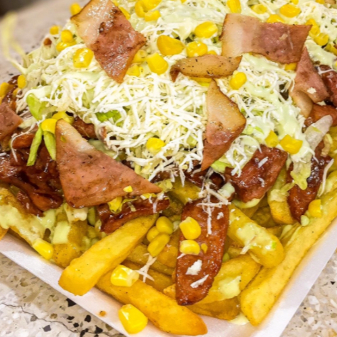 Salchipapa con Tocineta en Combo