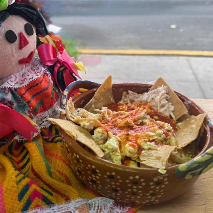 Chilaquiles Tradicionales Rojos Con Pollo