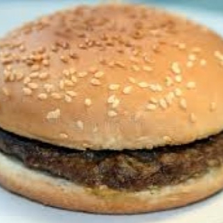 O essencial que nunca falha: pão fresquinho, hambúrguer 56grsuculento , nossa maionese especial da casa e batata palha . Simples, saboroso e sempre no ponto!