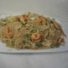 macarrão de arroz, cebola, cenoura, repolho, cebolinha e carne