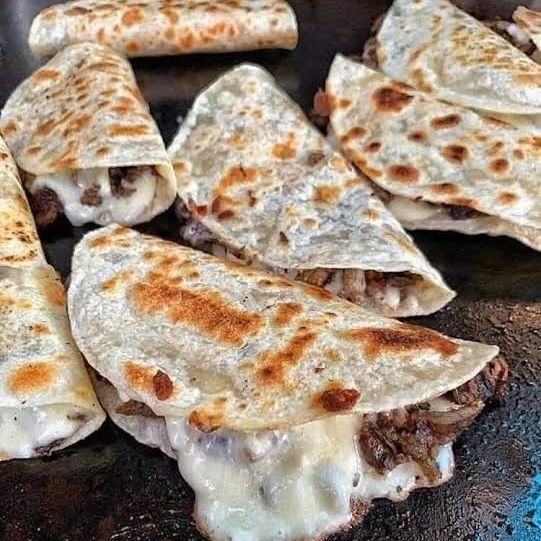 Quesadilla con carne asada