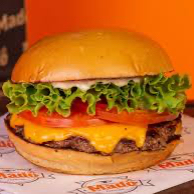 Acompanha: pão brioche, ketchup, maionese , molho big Mac, picles, alface, tomate, 2 carnes de hambúrguer, anéis de cebolas (onions fritos) e queijo cheddar