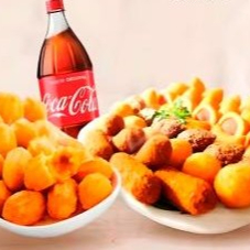 Desfrute essa explosão de sabores com nosso incrível Combo Galera! Este irresistível Combo inclui 100 deliciosos mini salgadinhos de 10g, perfeitos para satisfazer seu paladar salgado. Além disso, você se deliciará com 50 mini churros de 10g, proporcionando a mistura ideal de doçura e crocância.  E para tornar essa experiência ainda mais especial, oferecemos uma Coca-Cola 2 Litros geladinha Grátis