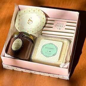 Torta no Pote de Bombom de Uva, Coxinha de Morango, Pote de Brigadeiro Belga e Bolo Gelado de Abacaxi com Coco