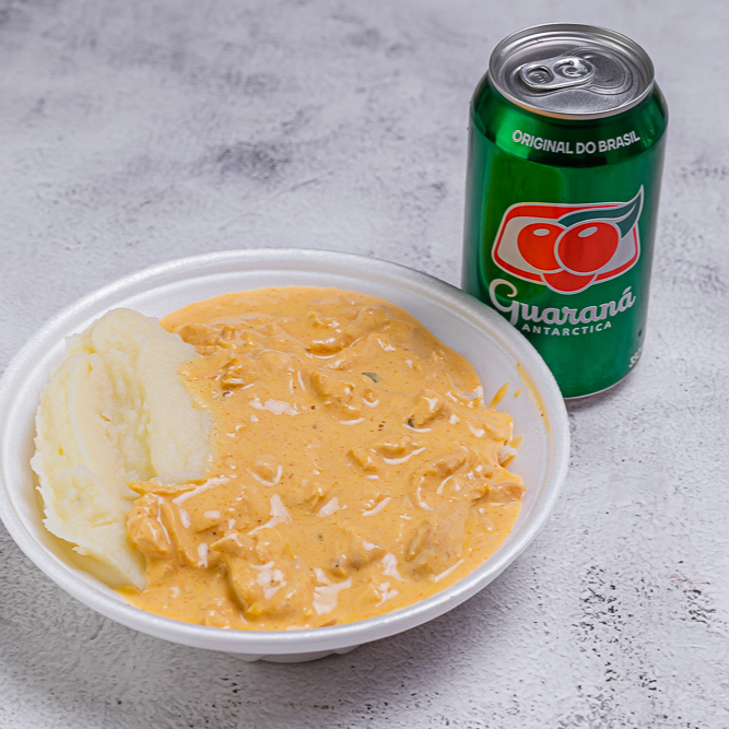 marmita com delicioso frango ao molho estrogonofe, acompanha arroz branco, purê + Guaraná lata indicada para 01 pessoa - peso aprox. 400 gramas