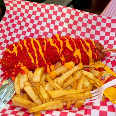 Banderilla Chetos Flamin Hot con Papas