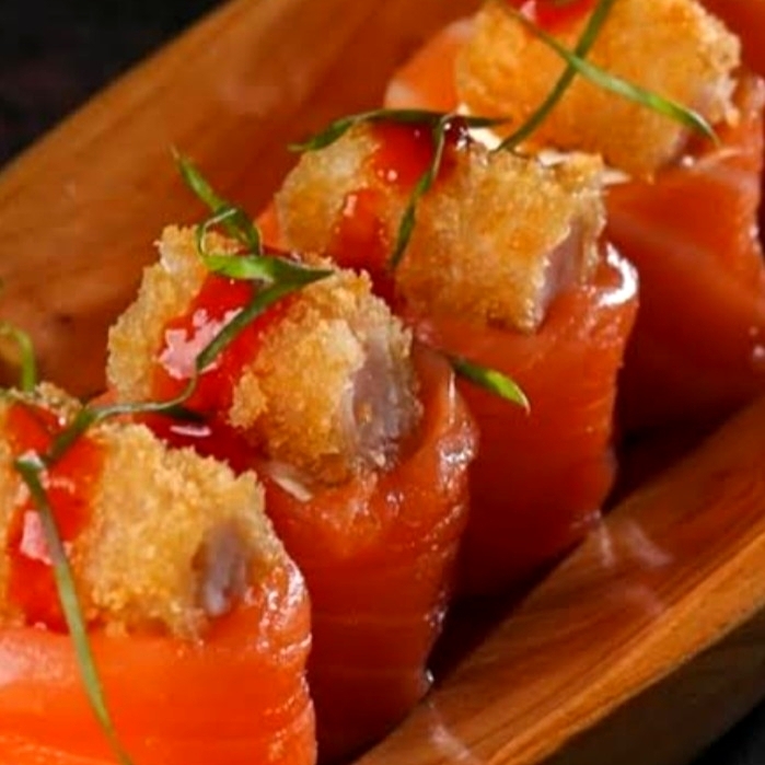camarão, Arroz, lãminas de salmão, creme cheese e cebolinho