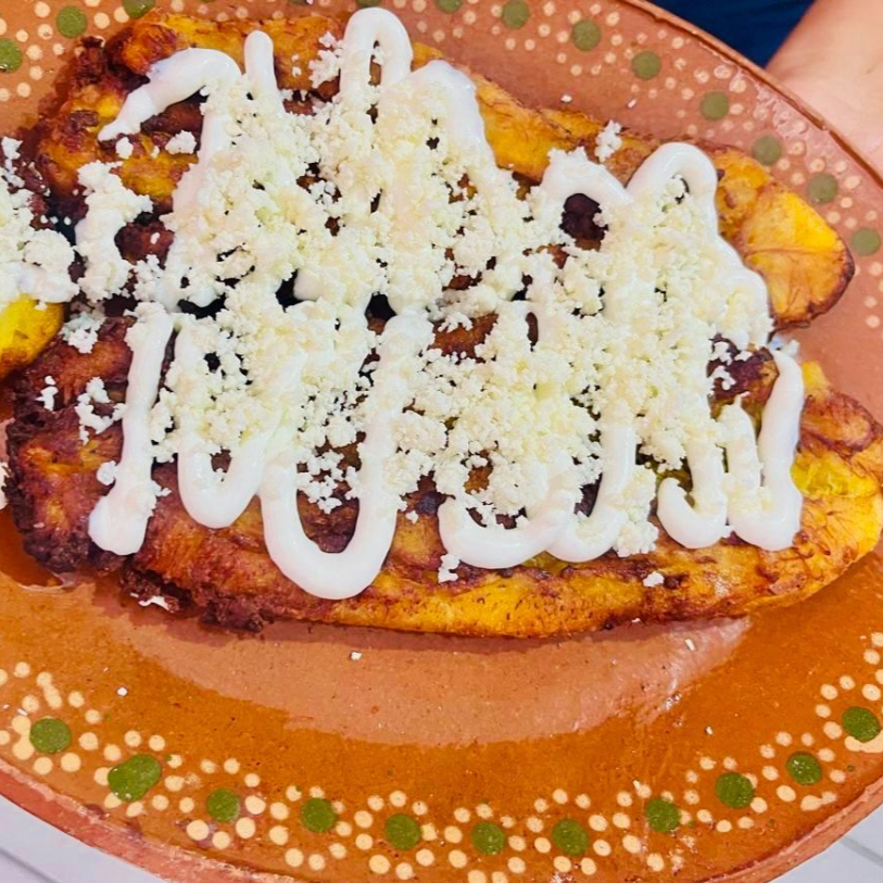 Plátano Frito Con Crema Y Queso