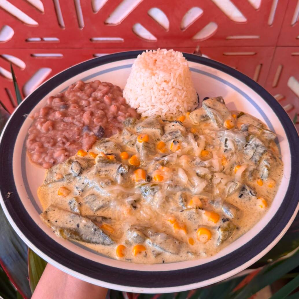 RAJAS CON QUESO