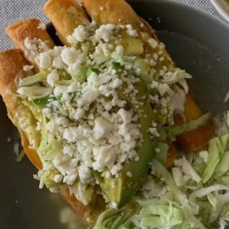 TACOS DORADOS DÉ POLLO