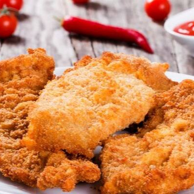 Acompanha arroz, feijão, purê de batata e legumes.