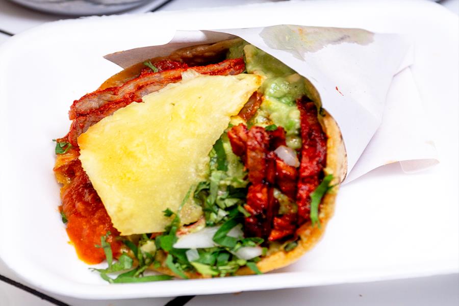 Taco de Adobada de Harina
