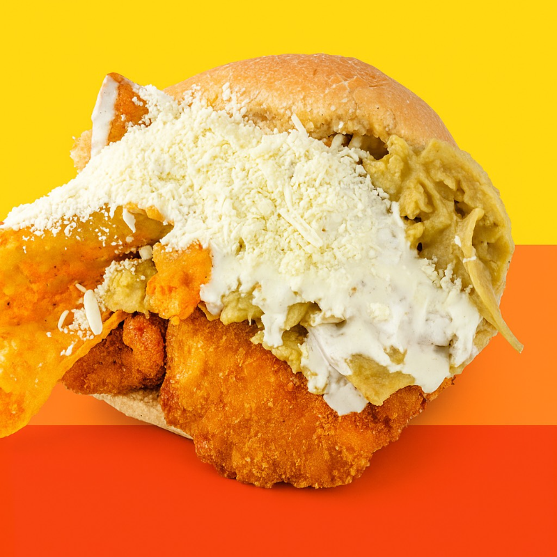 Torta de chilaquil c/ milanesa de pollo