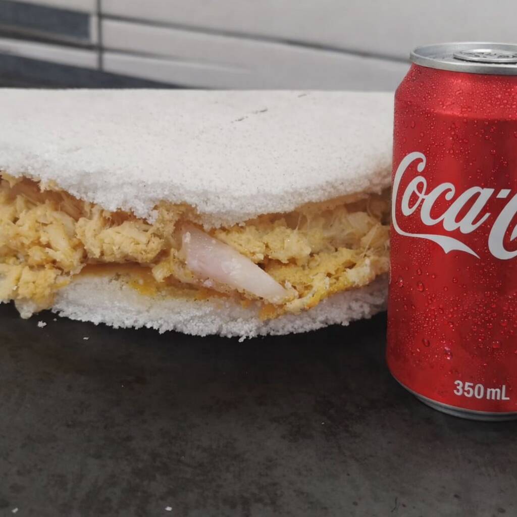 Tapioca de frango desfiado com queijo minas + Coca-Cola lata