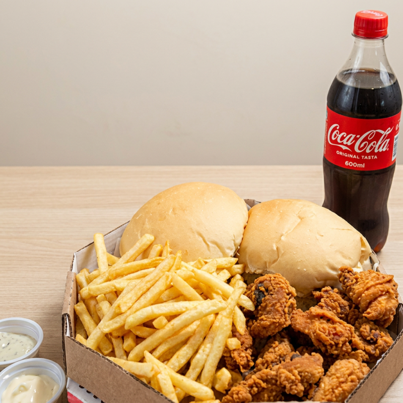 2x burgue ou x salada Porcão de frango frito Porcão de batata coca 600 ml -molhos