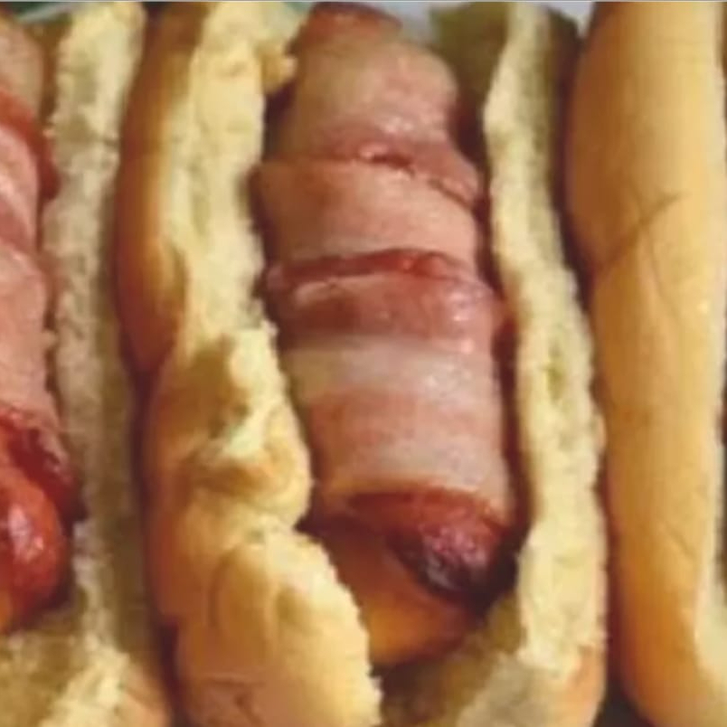 Hot Dog Jumbo con Tocino y queso amarillo