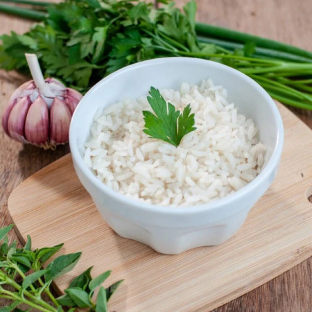Porção de arroz branco cozido, soltinho e leve. A base perfeita para acompanhar qualquer prato!